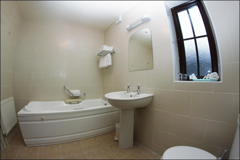 All The Twos Lodge Clifden Room photo