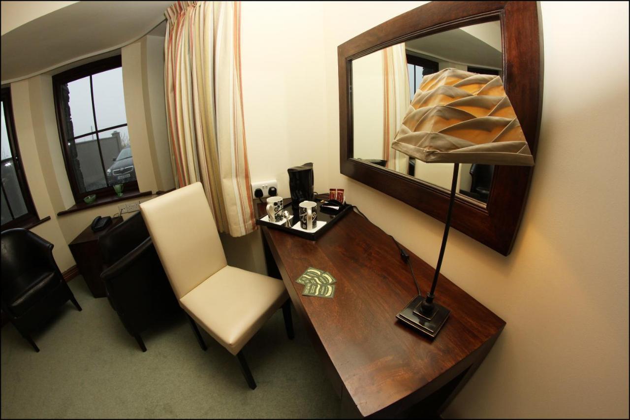 All The Twos Lodge Clifden Room photo
